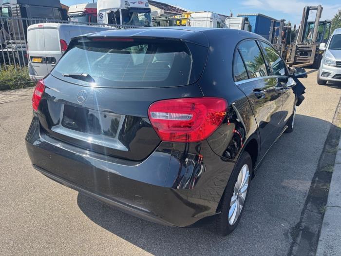 Mercedes A 1.6 A-180 16V Skrotfordon (2013, ZWART)