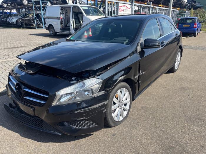 Mercedes A 1.6 A-180 16V Skrotfordon (2013, ZWART)