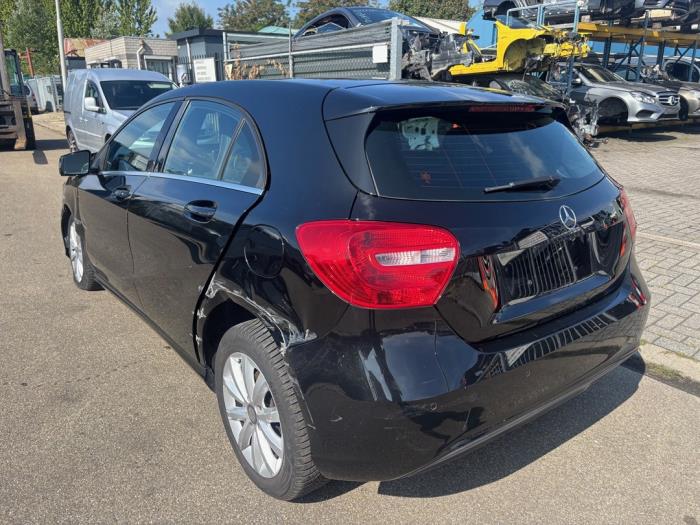 Mercedes A 1.6 A-180 16V Skrotfordon (2013, ZWART)