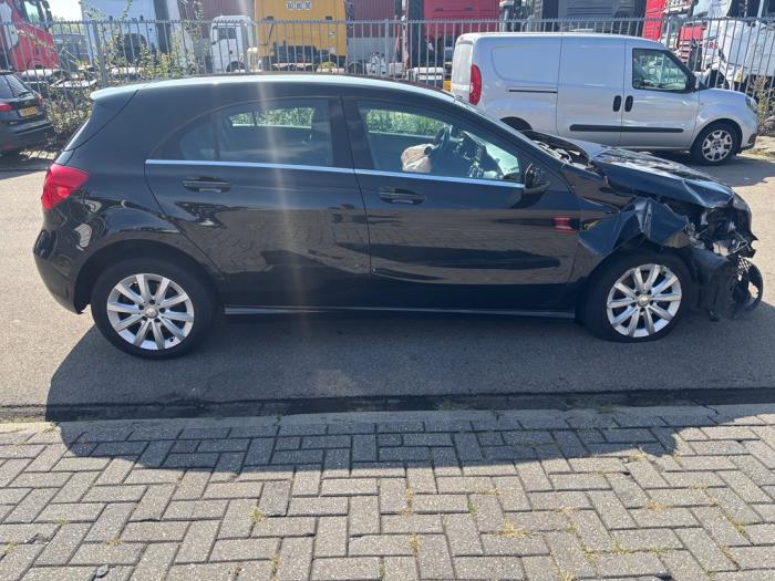 Mercedes A 1.6 A-180 16V Skrotfordon (2013, ZWART)