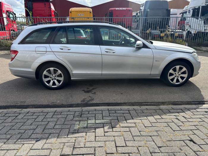 Mercedes C Estate 2.2 C-200 CDI 16V BlueEFFICIENCY Skrotfordon (2010, SILVER)