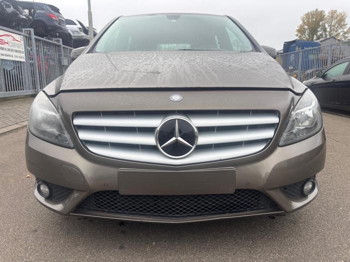 Mercedes B 1.8 B-180 CDI BlueEFFICIENCY 16V Skrotfordon (2012, BRUIN)