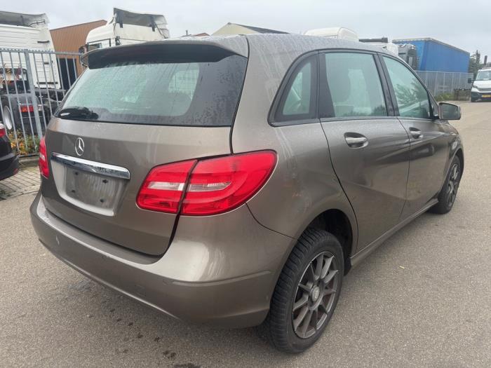 Mercedes B 1.8 B-180 CDI BlueEFFICIENCY 16V Skrotfordon (2012, BRUIN)