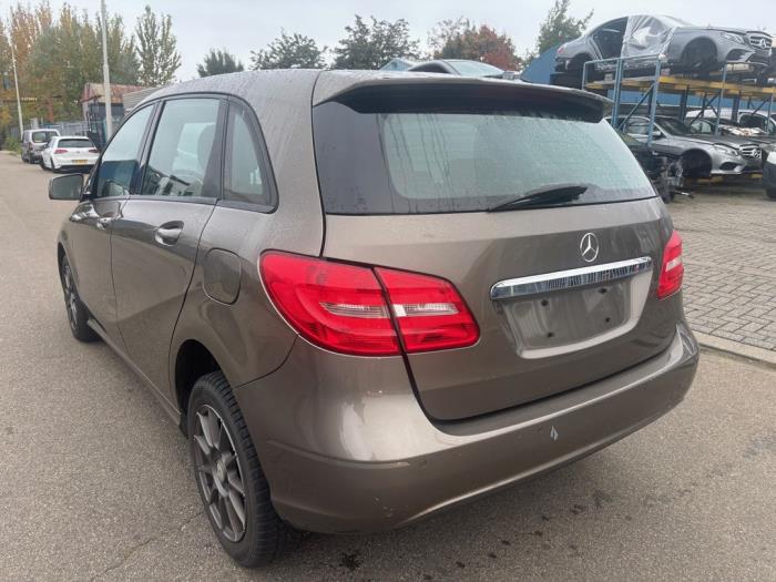 Mercedes B 1.8 B-180 CDI BlueEFFICIENCY 16V Skrotfordon (2012, BRUIN)
