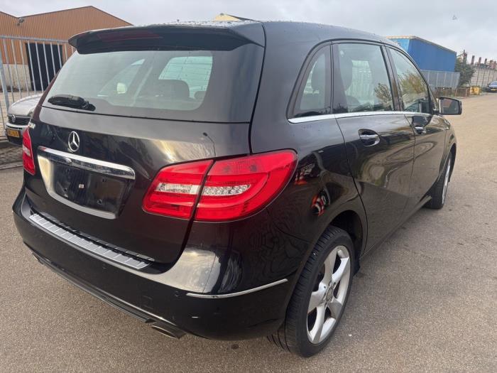 Mercedes B 1.6 B-200 BlueEFFICIENCY Turbo 16V Skrotfordon (2012, ZWART)