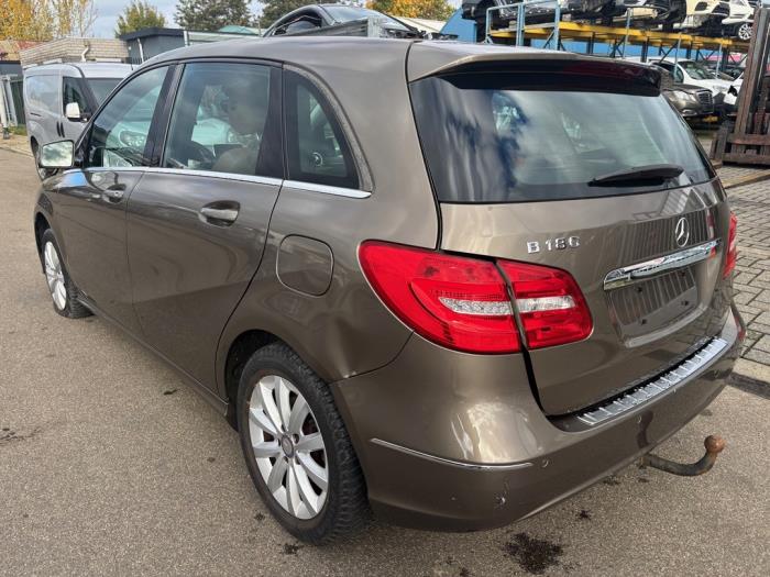 Mercedes B 1.6 B-180 BlueEFFICIENCY Turbo 16V Skrotfordon (2013, GRIJS)