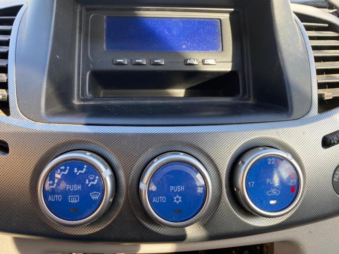 Mitsubishi L-200 2.5 DI-D 4x4 Sloopvoertuig (2009, Grijs)