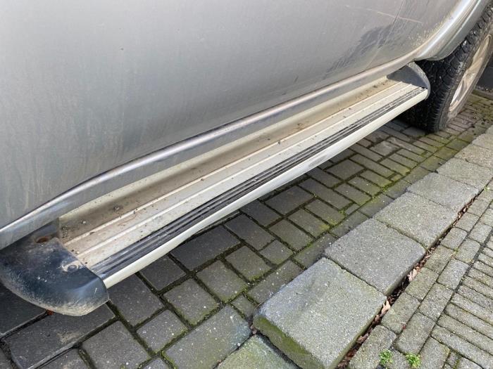 Mitsubishi L-200 2.5 DI-D 4x4 Sloopvoertuig (2009, Grijs)