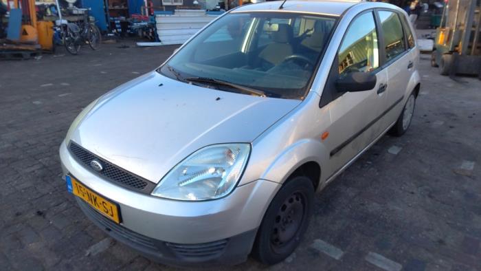 Ford Fiesta 5 1.4 16V Skrotfordon (2003, GRIJS)