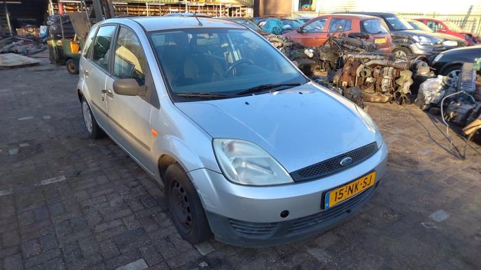 Ford Fiesta 5 1.4 16V Skrotfordon (2003, GRIJS)
