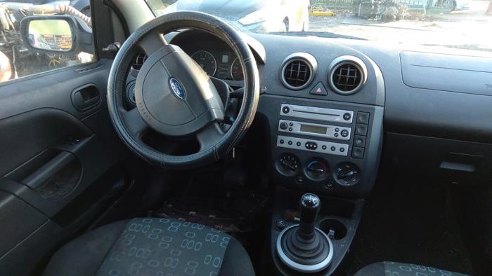 Ford Fiesta 5 1.4 16V Skrotfordon (2003, GRIJS)