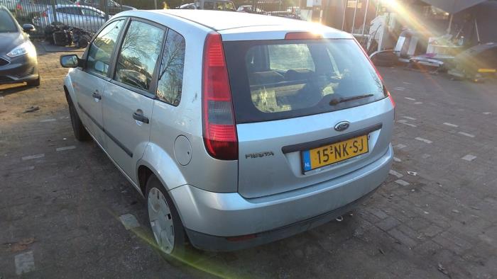 Ford Fiesta 5 1.4 16V Skrotfordon (2003, GRIJS)