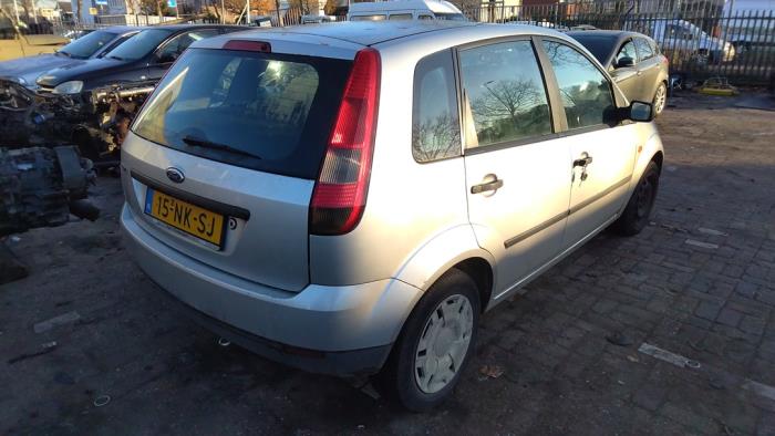 Ford Fiesta 5 1.4 16V Skrotfordon (2003, GRIJS)