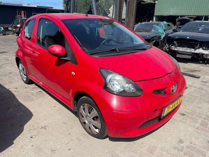 Toyota Aygo 1.0 12V VVT-i Sloopvoertuig (2007, Rood)