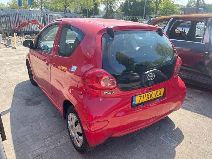 Toyota Aygo 1.0 12V VVT-i Sloopvoertuig (2007, Rood)