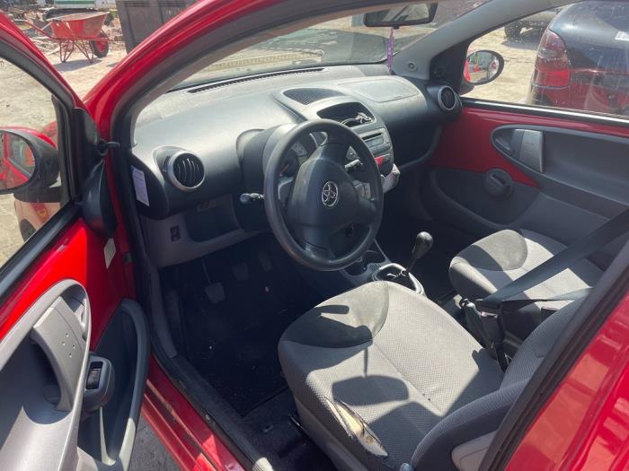 Toyota Aygo 1.0 12V VVT-i Sloopvoertuig (2007, Rood)