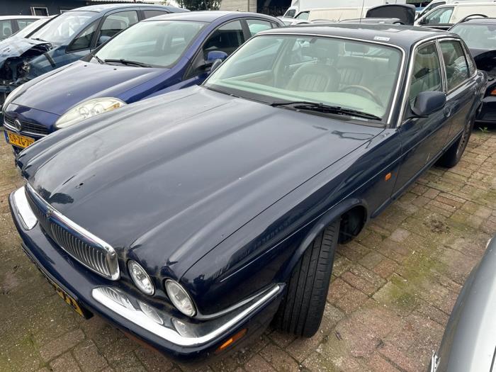 Jaguar XJ8 4.0 V8 32V Sloopvoertuig (1997, Blauw)