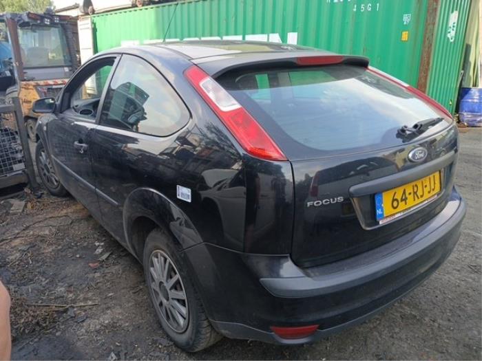 Ford Focus 2 1.6 Ti-VCT 16V Samochód złomowany (2005, Czarny)