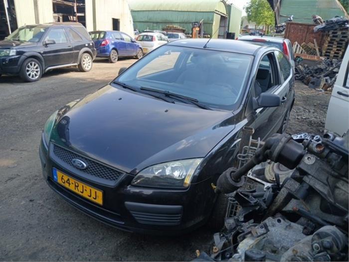Ford Focus 2 1.6 Ti-VCT 16V Samochód złomowany (2005, Czarny)