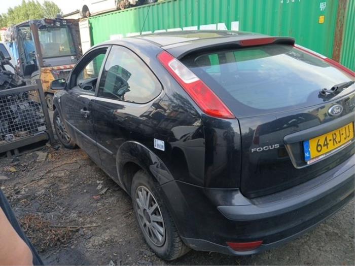 Ford Focus 2 1.6 Ti-VCT 16V Samochód złomowany (2005, Czarny)