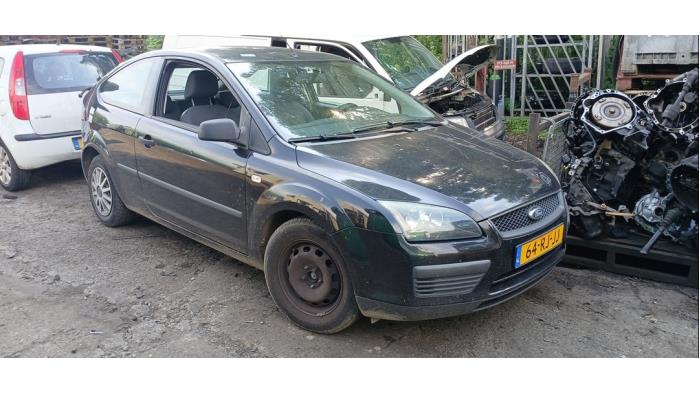 Ford Focus 2 1.6 Ti-VCT 16V Samochód złomowany (2005, Czarny)