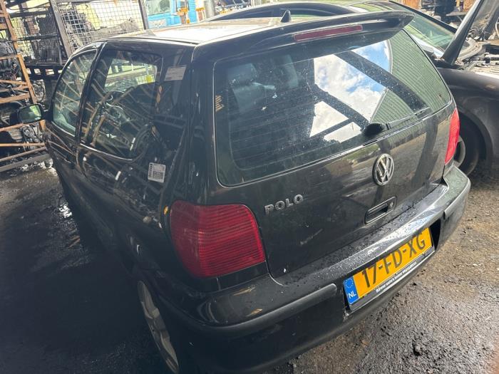 Volkswagen Polo III 1.4 16V 75 Samochód złomowany (2000, Czarny)