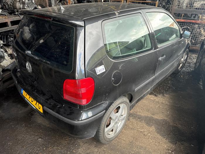 Volkswagen Polo III 1.4 16V 75 Samochód złomowany (2000, Czarny)