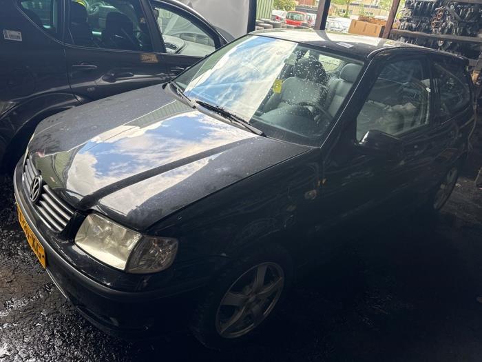 Volkswagen Polo III 1.4 16V 75 Samochód złomowany (2000, Czarny)
