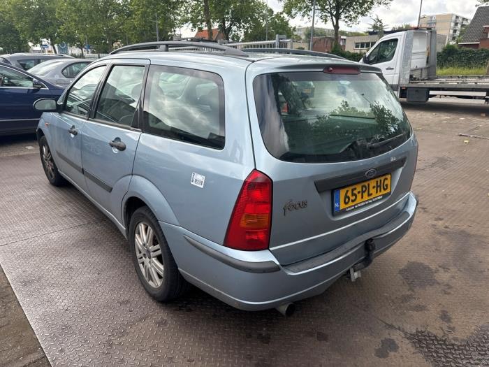 Ford Focus 1 Wagon 1.6 16V Samochód złomowany (2004, Szary)