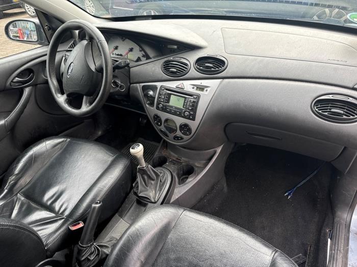 Ford Focus 1 Wagon 1.6 16V Samochód złomowany (2004, Szary)