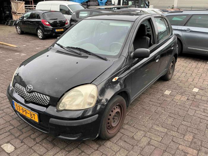 Toyota Yaris 1.3 16V VVT-i Skrotfordon (2004, ZWART)