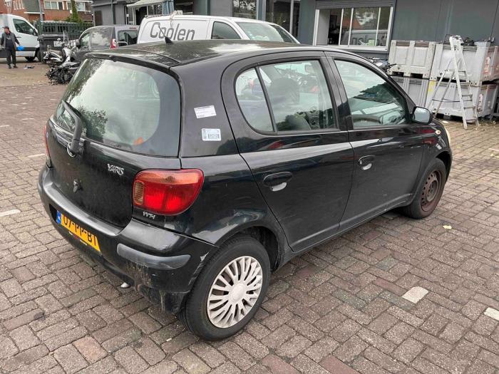 Toyota Yaris 1.3 16V VVT-i Skrotfordon (2004, ZWART)