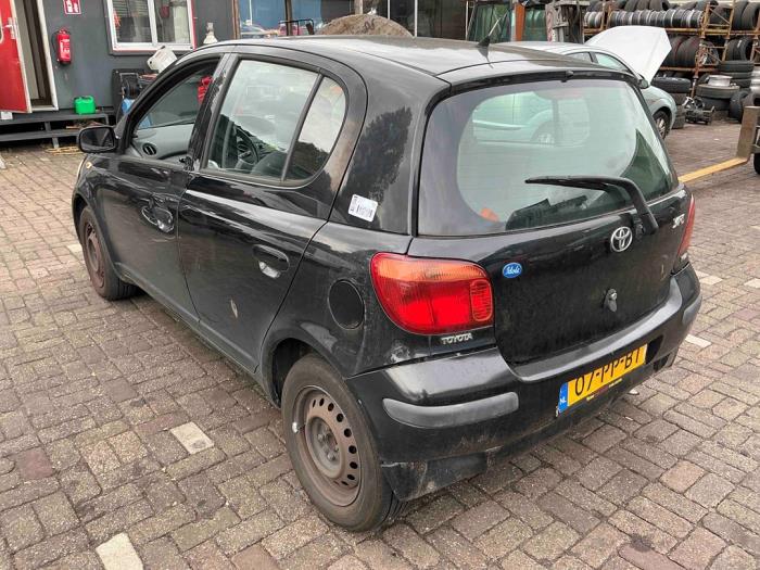 Toyota Yaris 1.3 16V VVT-i Skrotfordon (2004, ZWART)
