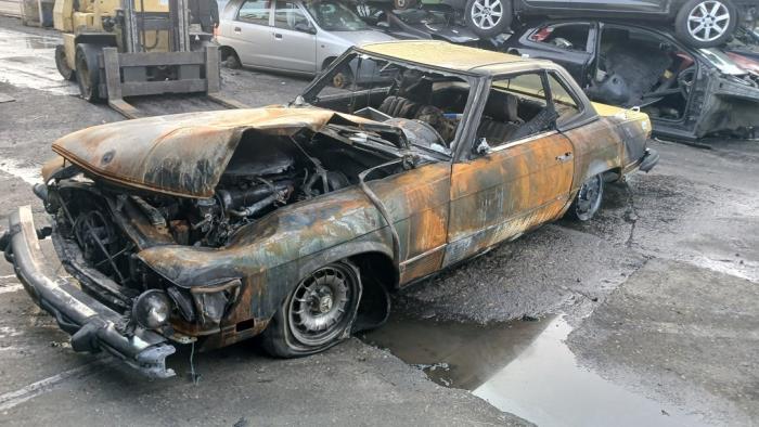 Mercedes SL Samochód złomowany (1980, Zólty)