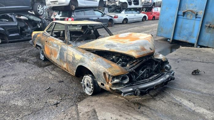 Mercedes SL Samochód złomowany (1980, Zólty)