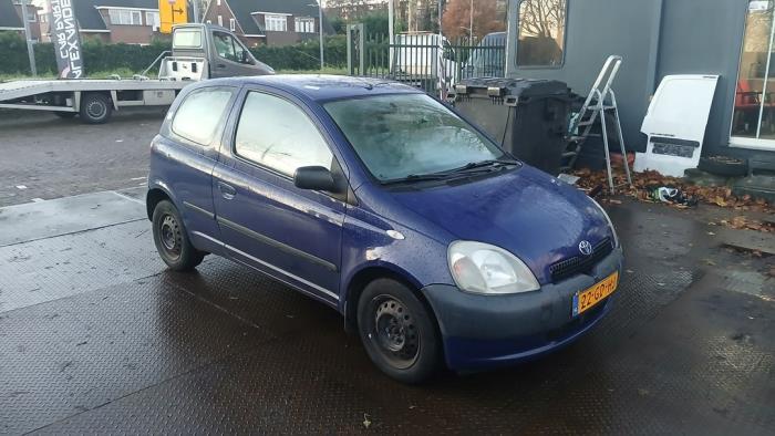 Toyota Yaris 1.0 16V VVT-i Skrotfordon (2000, BLAUW)