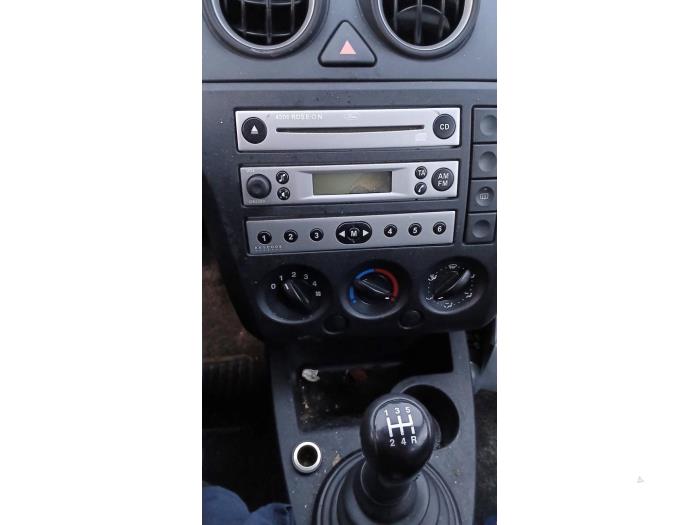 Ford Fiesta 5 1.25 16V Sloopvoertuig (2003, Grijs)