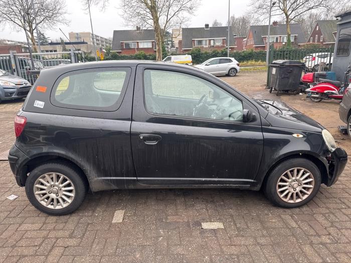 Toyota Yaris 1.3 16V VVT-i Sloopvoertuig (2004, Zwart)