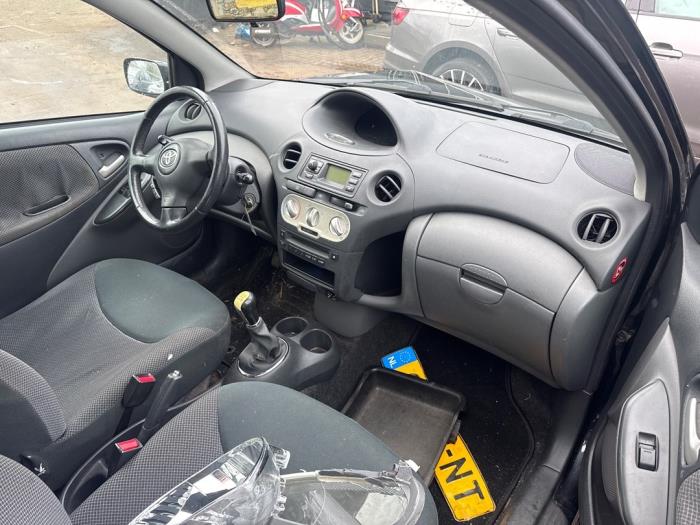 Toyota Yaris 1.3 16V VVT-i Sloopvoertuig (2004, Zwart)