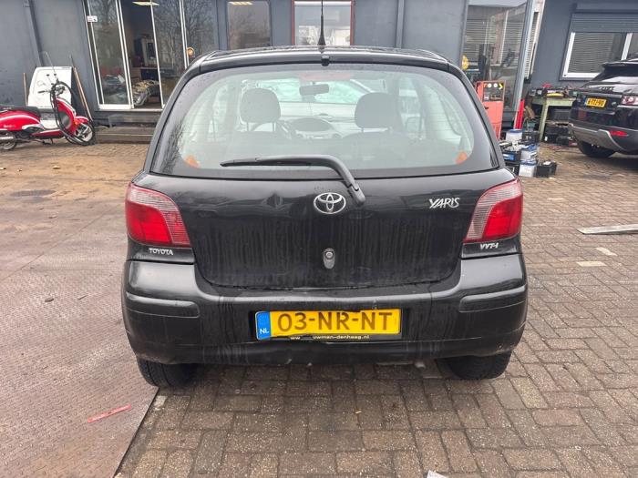 Toyota Yaris 1.3 16V VVT-i Sloopvoertuig (2004, Zwart)