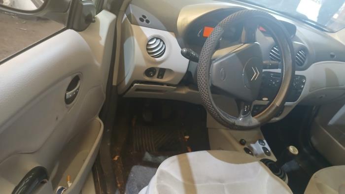 Citroen C3 1.4 Skrotfordon (2003, GRIJS)