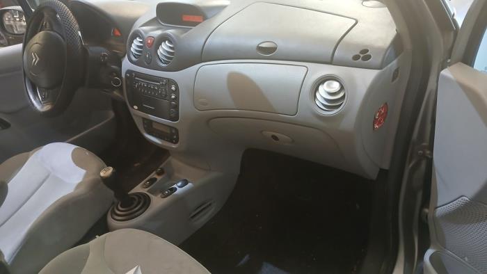 Citroen C3 1.4 Skrotfordon (2003, GRIJS)