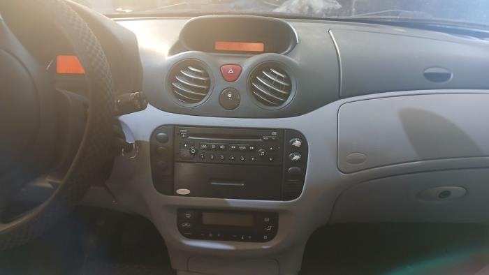 Citroen C3 1.4 Skrotfordon (2003, GRIJS)