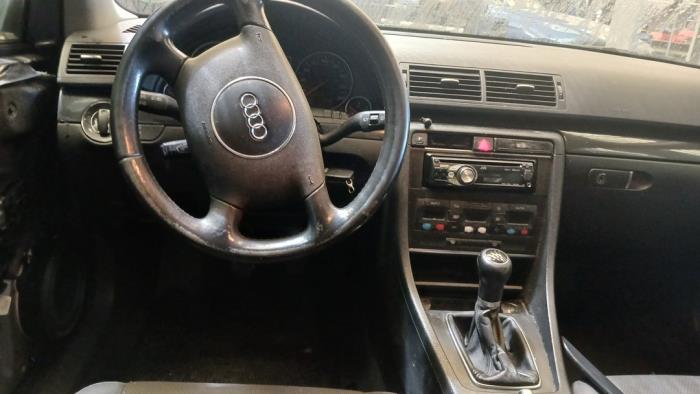 Audi A4 2.0 20V Sloopvoertuig (2003, Grijs)
