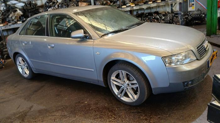 Audi A4 2.0 20V Sloopvoertuig (2003, Grijs)