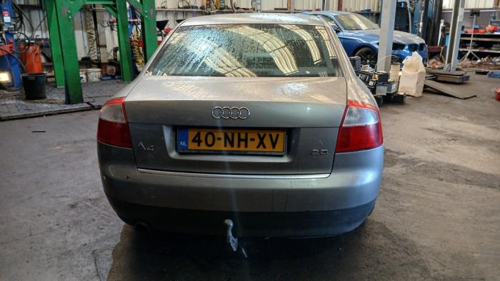Audi A4 2.0 20V Sloopvoertuig (2003, Grijs)