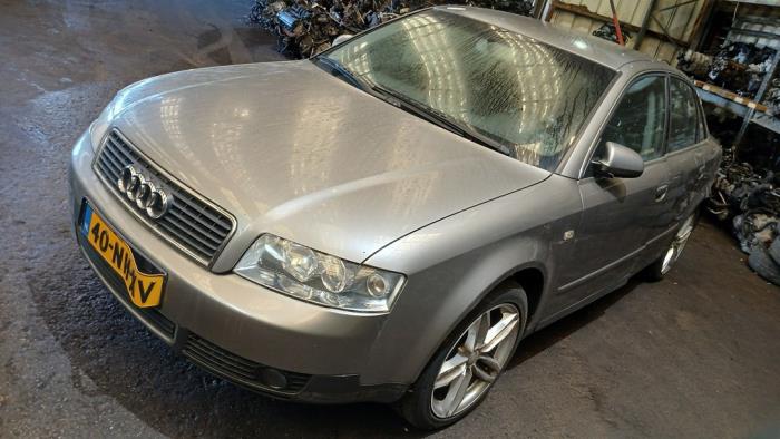 Audi A4 2.0 20V Sloopvoertuig (2003, Grijs)