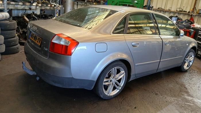 Audi A4 2.0 20V Sloopvoertuig (2003, Grijs)