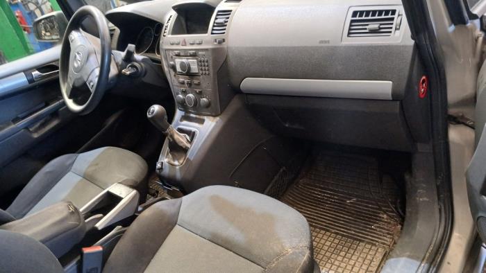 Opel Zafira 1.8 16V Ecotec Skrotfordon (2005, GRIJS)