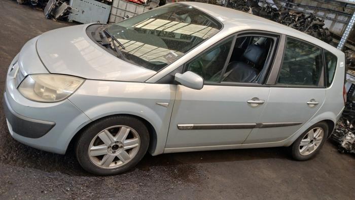 Renault Scénic II 2.0 16V Skrotfordon (2004, GRIJS)